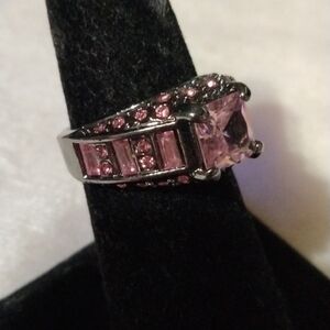 Pink  and gunmetal cocktail ring size 7 NWT (sku 570)
